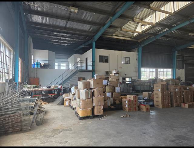 911M² WAREHOUSE TO LET IN SPRINGFIELD PARK